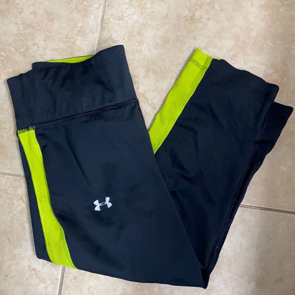 Under Amour 3/4 length Black and Yellow Leggings